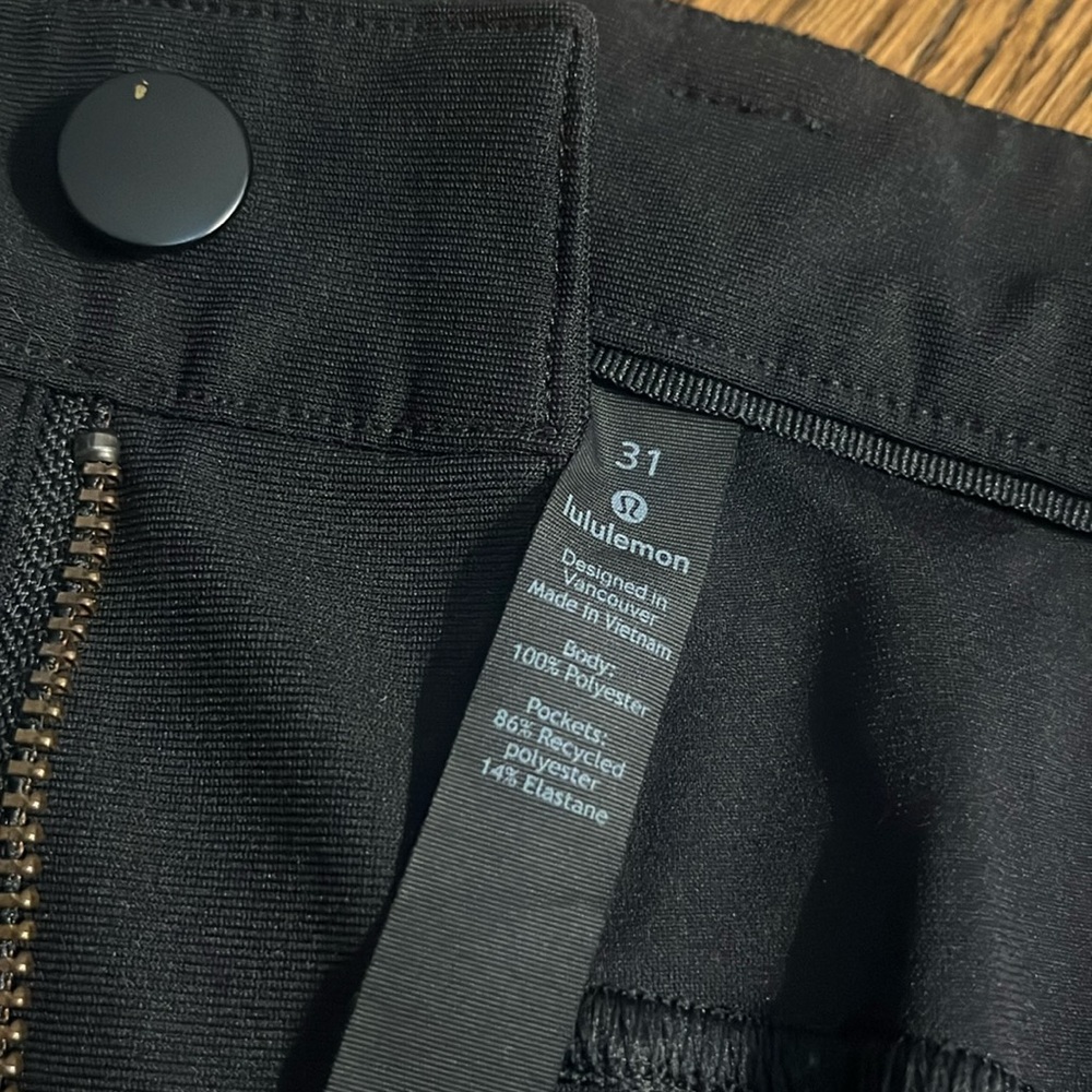 Lululemon ABC pants in black - 31 waist 32 L

Barely worn perfect condition!